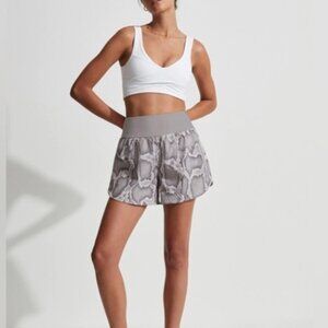 Varley Derby High Waist Shorts Alabaster Python Snakeskin Print Size Small NWT